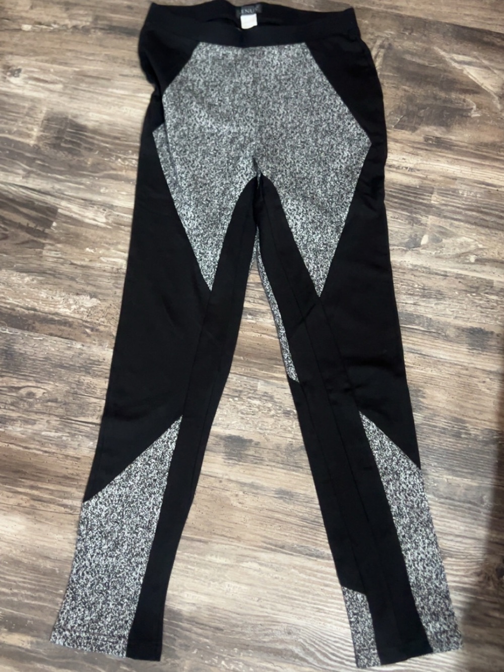 VENUS Black and Heather Gray Colorblock Leggings